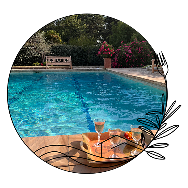 apéritif au bord de la piscine