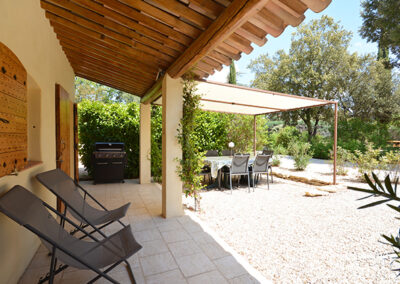 Terrasse pergola du gîte les lauriers roses